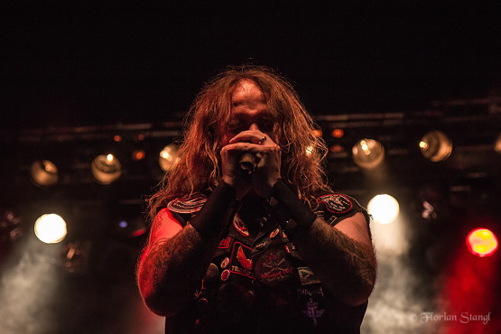 3-inches-of-blood-12-10-2012-musichall-geiselwind-34