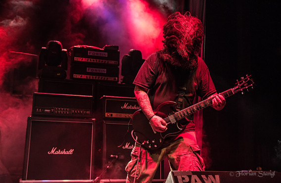 3-inches-of-blood-12-10-2012-musichall-geiselwind-7