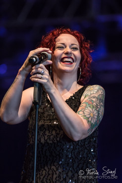 anneke-van-giersbergen-summer-breeze-2014-15-8-2014_0017