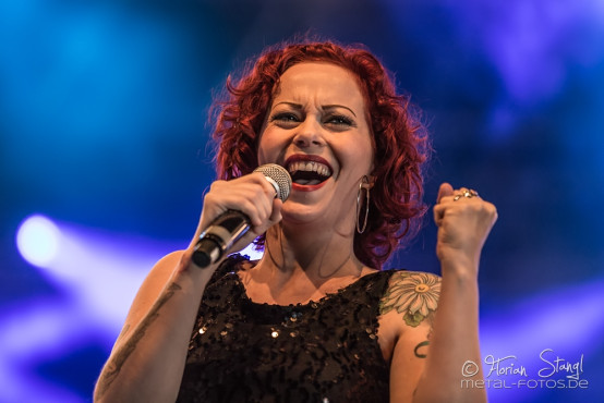 anneke-van-giersbergen-summer-breeze-2014-15-8-2014_0020