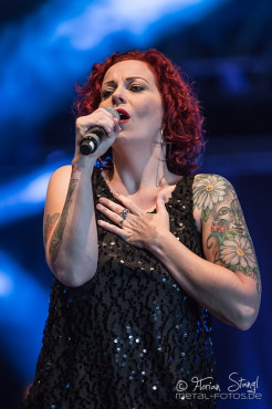 anneke-van-giersbergen-summer-breeze-2014-15-8-2014_0022