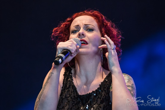 anneke-van-giersbergen-summer-breeze-2014-15-8-2014_0028