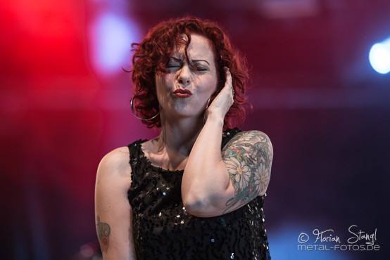 anneke-van-giersbergen-summer-breeze-2014-15-8-2014_0031