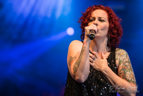 anneke-van-giersbergen-summer-breeze-2014-15-8-2014_0036