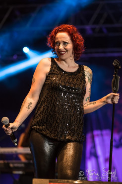 anneke-van-giersbergen-summer-breeze-2014-15-8-2014_0046