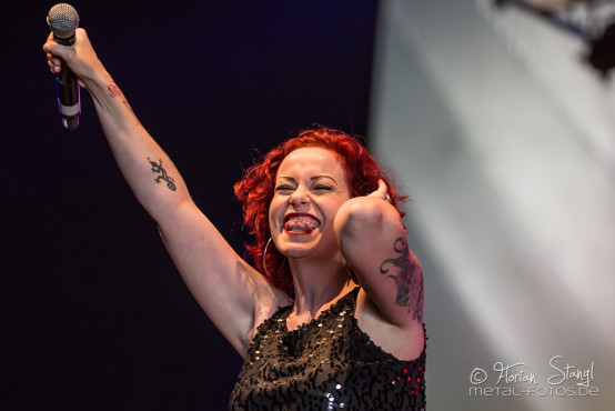 anneke-van-giersbergen-summer-breeze-2014-15-8-2014_0049