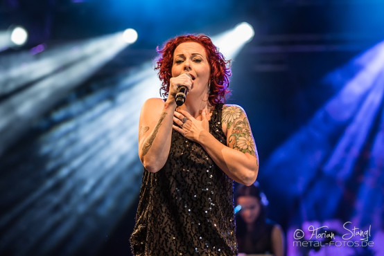 anneke-van-giersbergen-summer-breeze-2014-15-8-2014_0054