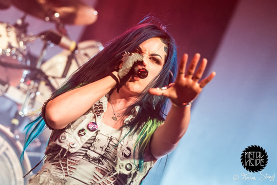 arch-enemy-eventhalle-geiselwind-12-12-2014_0019