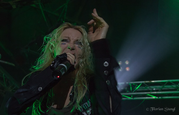 arch-enemy-17-10-2012-rockfabrik-ludwigsburg-31