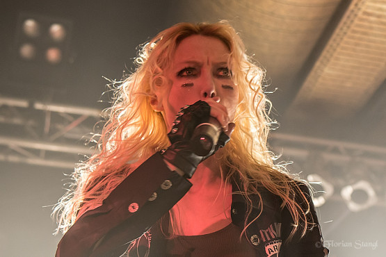 arch-enemy-17-10-2012-rockfabrik-ludwigsburg-50