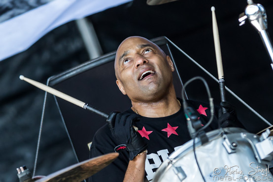 dog-eat-dog-masters-of-rock-10-7-2015_0030