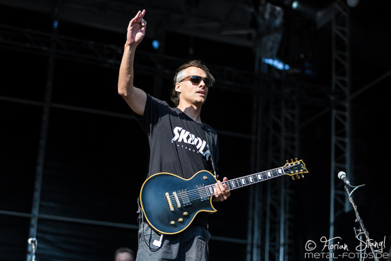 dog-eat-dog-masters-of-rock-10-7-2015_0051