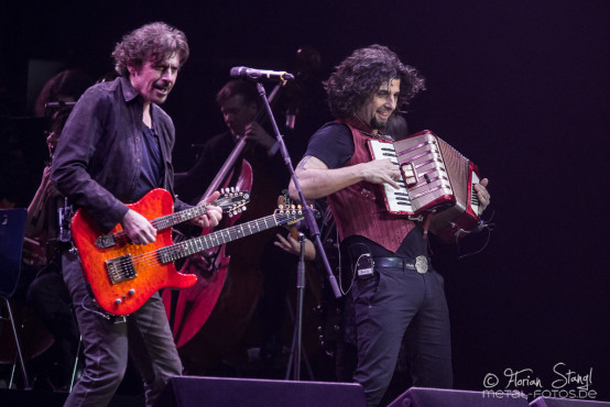 eric-bazilian-rock-meets-classic-2013-nuernberg-09-03-2013-02