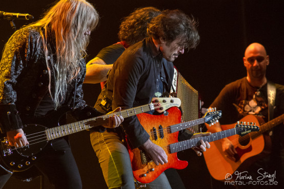 eric-bazilian-rock-meets-classic-2013-nuernberg-09-03-2013-03
