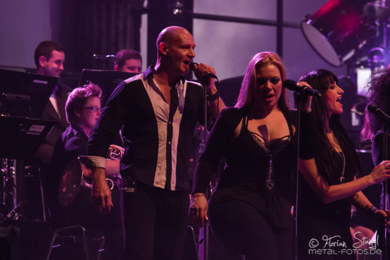 eric-bazilian-rock-meets-classic-2013-nuernberg-09-03-2013-06