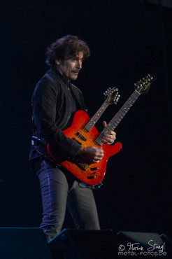 eric-bazilian-rock-meets-classic-2013-nuernberg-09-03-2013-20