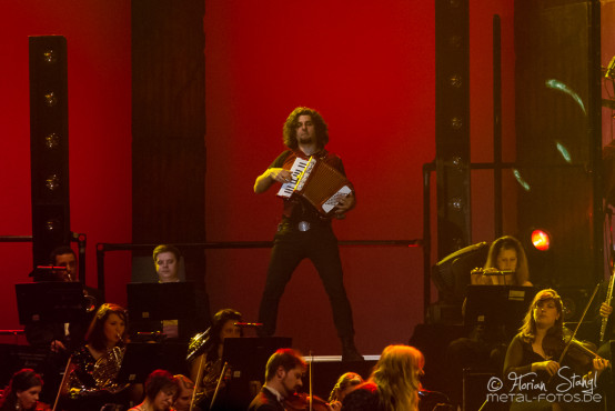 eric-bazilian-rock-meets-classic-2013-nuernberg-09-03-2013-21