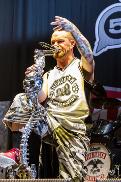 five-finger-death-punch-zenith-muenchen-14-11-2013_39