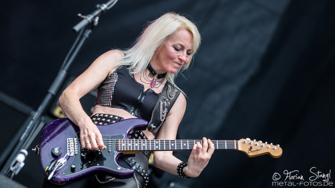 girlschool-bang-your-head-2016-16-07-2016_0011