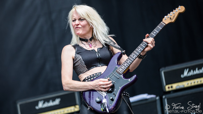 girlschool-bang-your-head-2016-16-07-2016_0022