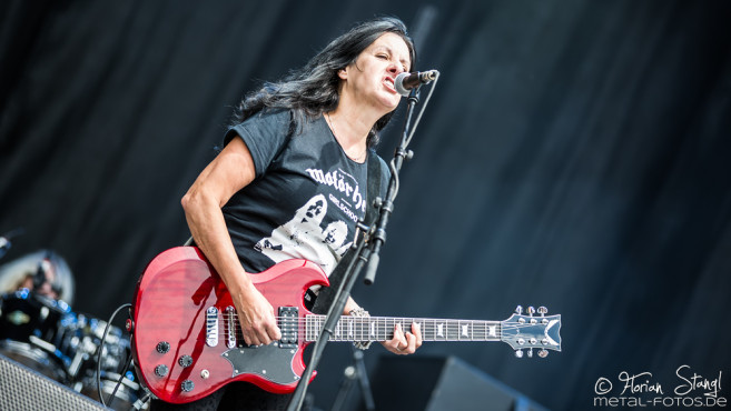 girlschool-bang-your-head-2016-16-07-2016_0024