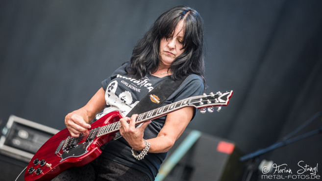 girlschool-bang-your-head-2016-16-07-2016_0027