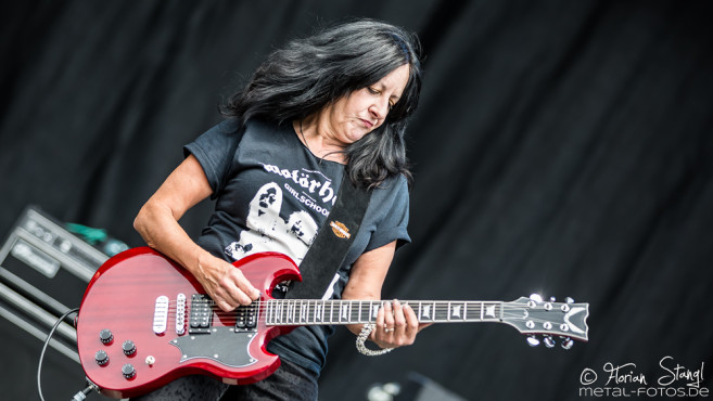 girlschool-bang-your-head-2016-16-07-2016_0030