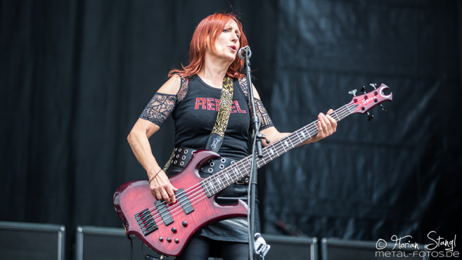 girlschool-bang-your-head-2016-16-07-2016_0039