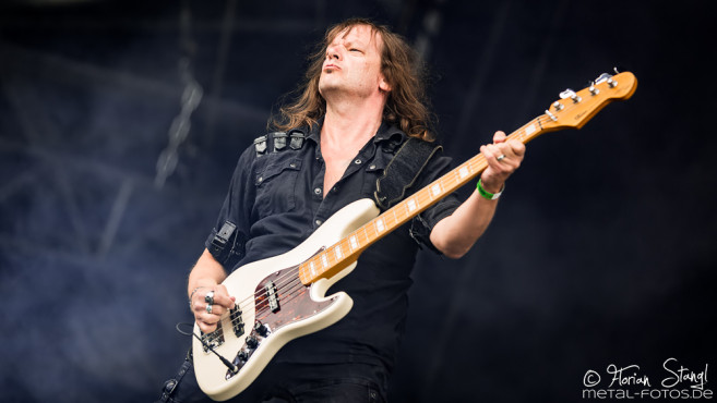 grave-digger-bang-your-head-2016-16-07-2016_0016
