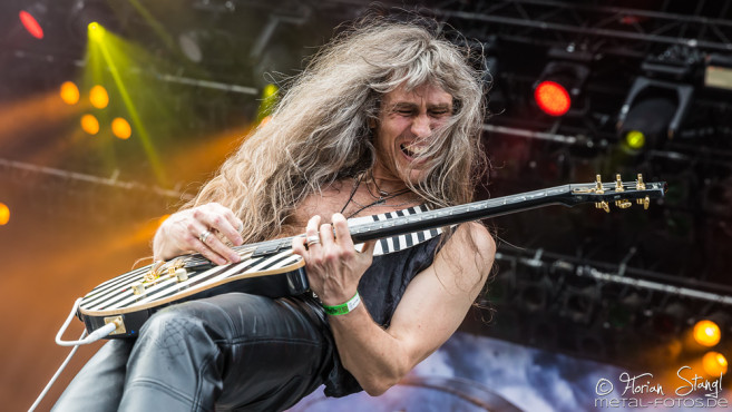 grave-digger-bang-your-head-2016-16-07-2016_0019