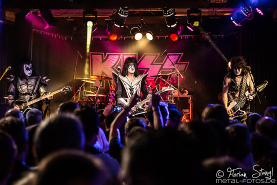 kiss-forever-row-2020-6-3-2020_0006