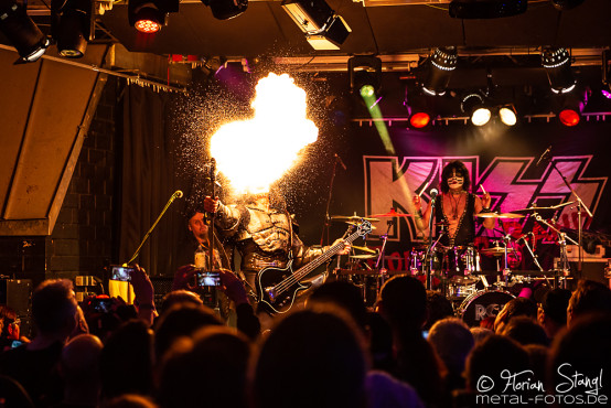 kiss-forever-row-2020-6-3-2020_0009