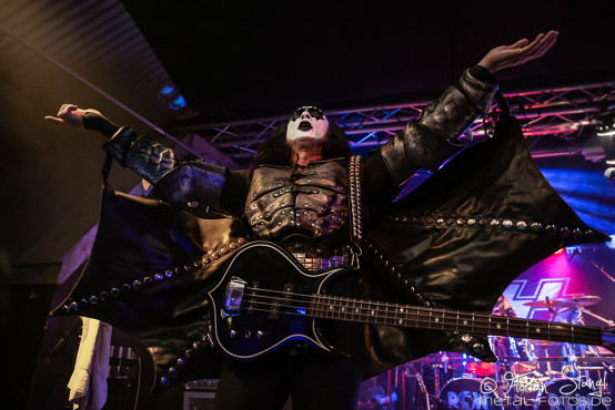 kiss-forever-row-2020-6-3-2020_0016