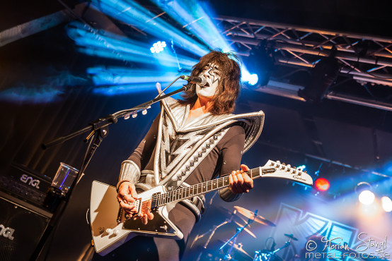 kiss-forever-row-2020-6-3-2020_0018