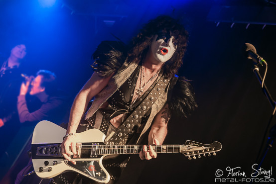 kiss-forever-row-2020-6-3-2020_0021