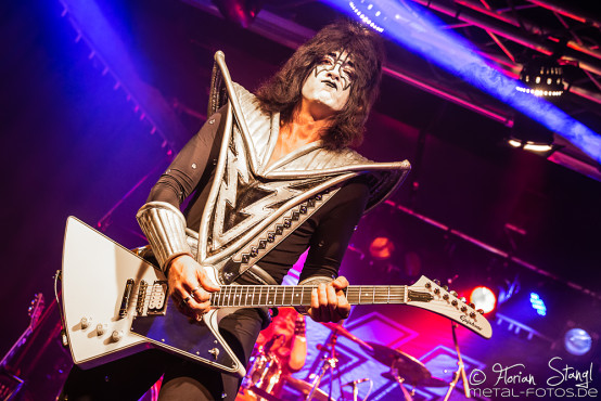 kiss-forever-row-2020-6-3-2020_0022