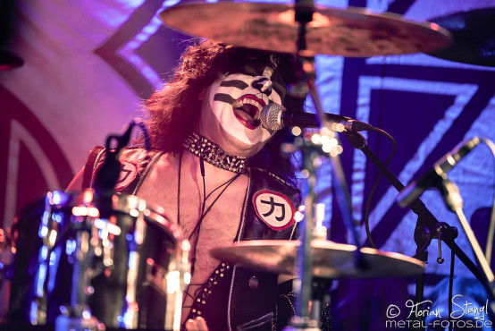 kiss-forever-row-2020-6-3-2020_0030