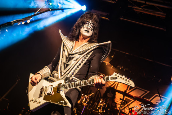 kiss-forever-row-2020-6-3-2020_0032