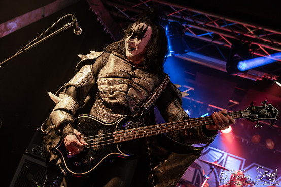 kiss-forever-row-2020-6-3-2020_0039