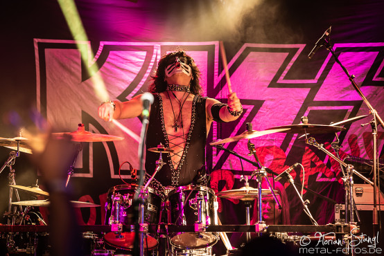 kiss-forever-row-2020-6-3-2020_0040