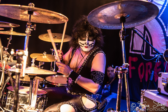 kiss-forever-row-2020-6-3-2020_0044