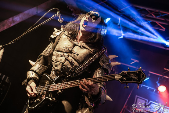 kiss-forever-row-2020-6-3-2020_0060