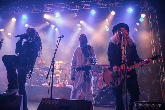 korpiklaani-heidenfest-2-11-2012-geiselwind-18