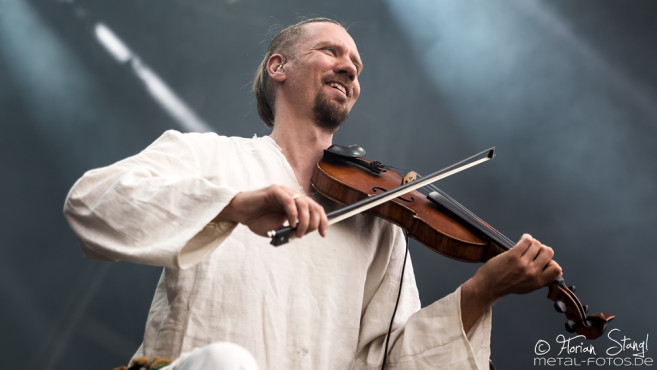 korpiklaani-summer-breeze-2016-20-08-2016_0016