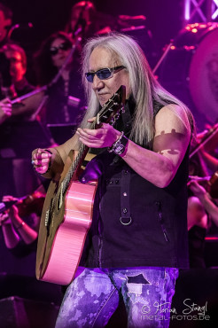 mick-box-bernie-shaw-rock-meets-classic-arena-nuernberg-13-03-2014_0047