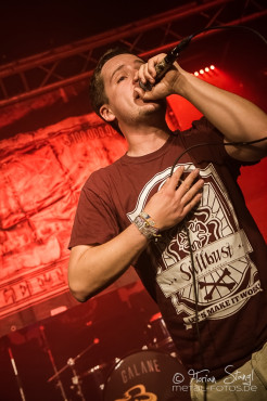 money-left-to-burn-rockfabrik-nuernberg-01-09-2013-14