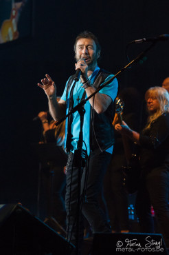 paul-rodgers-rock-meets-classic-2013-nuernberg-09-03-2013-14