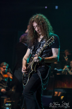 paul-rodgers-rock-meets-classic-2013-nuernberg-09-03-2013-29