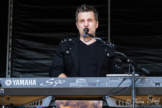 serious-black-masters-of-rock-10-7-2015_0014