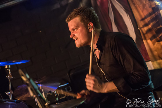 serious-black-rock-for-one-world-05-03-2016_0021